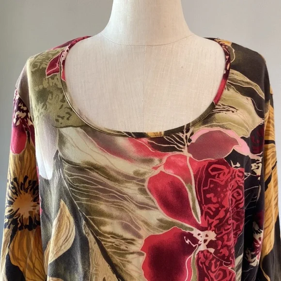 Caribbean Joe women’s multi color big floral pattern, 3/4 sleeve, rushed sides - Picture 3 of 11